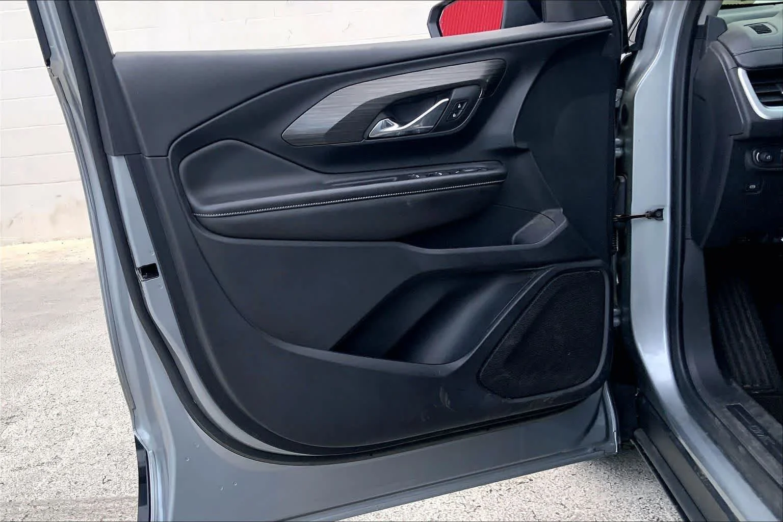 Used 2023 Sterling Metallic GMC SLE image 27