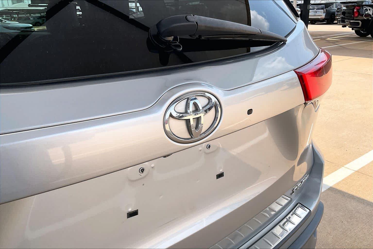 Used 2017 Celestial Silver Metallic Toyota SE image 30