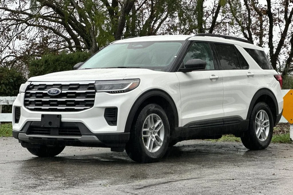 New 2026 White Metallic Ford Active image 8
