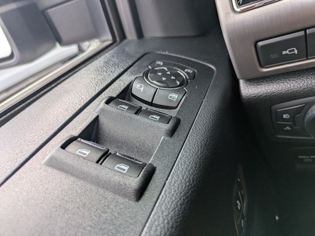 Used 2019 White Ford Platinum image 28