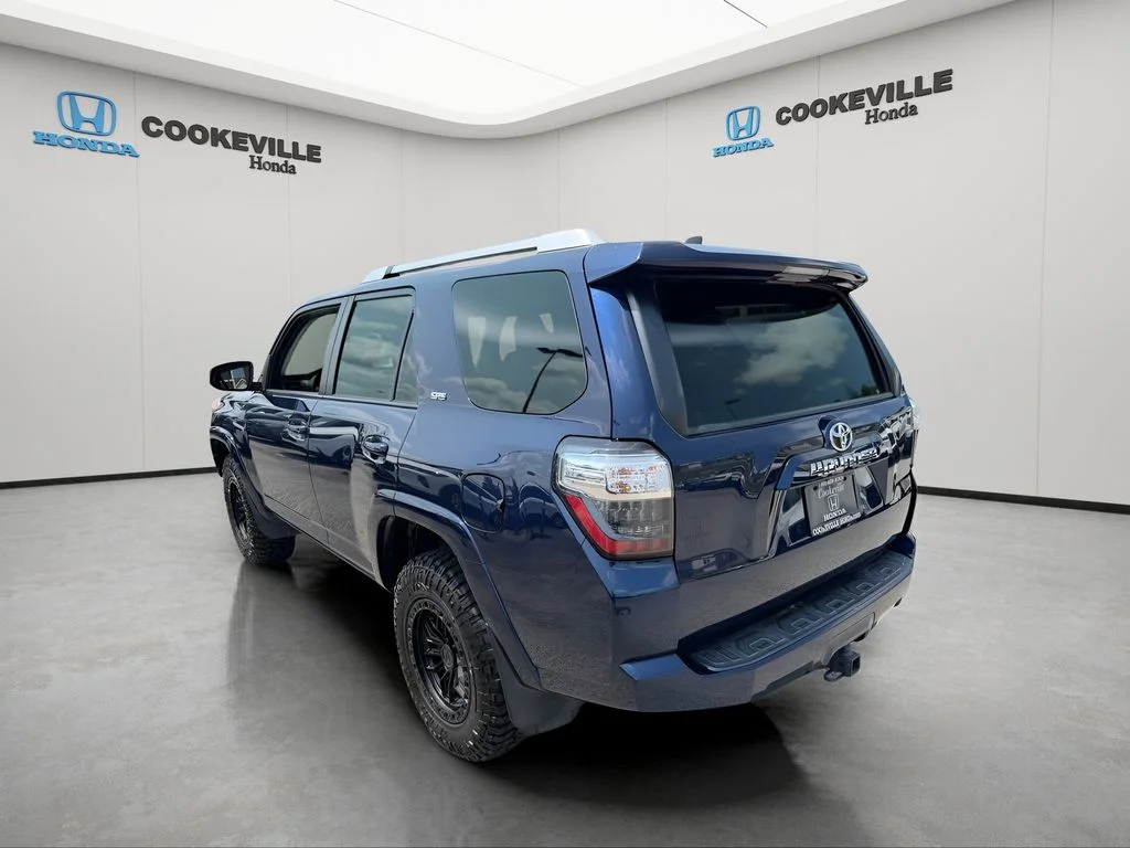 Used 2018 Nautical Blue Metallic Toyota SR5 image 10