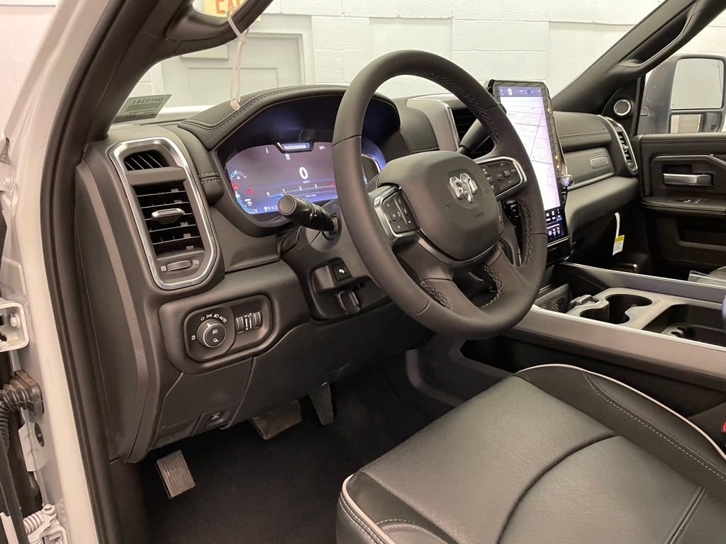 New 2026 Bright White Clear-Coat Exterior Paint RAM Laramie DRW image 21