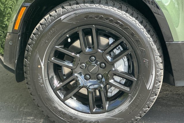 New 2026 Woolstone Green Land Rover X-Dynamic SE image 24