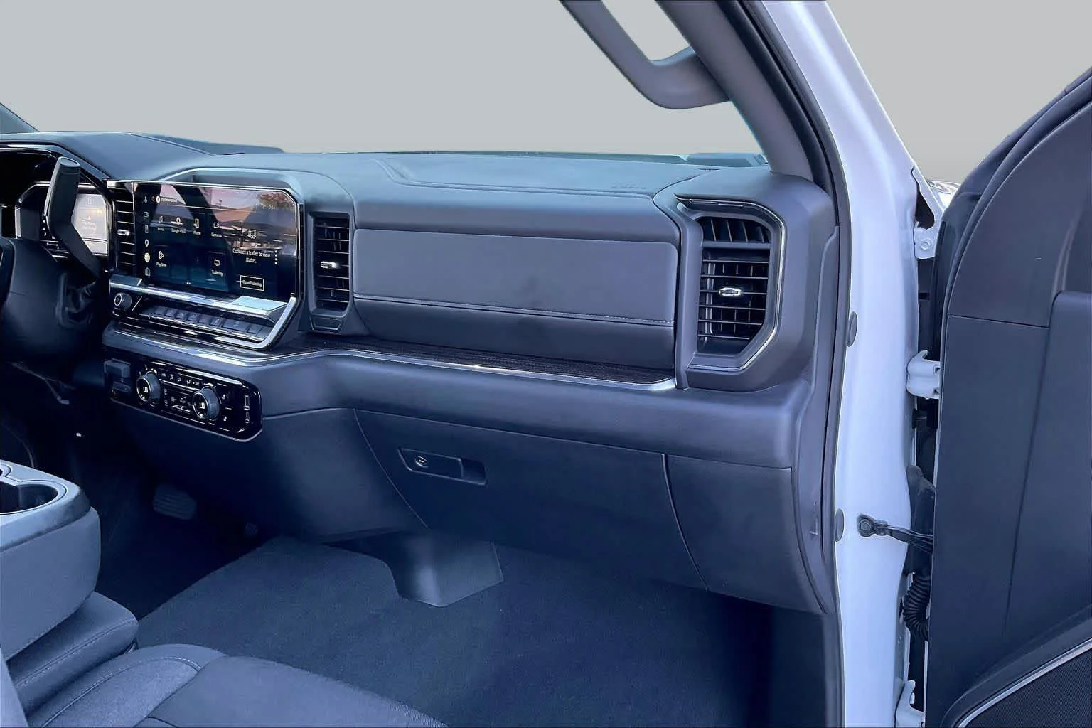 Used 2025 Summit White Chevrolet LT image 15