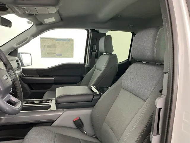 New 2026 Oxford White Ford XLT image 14