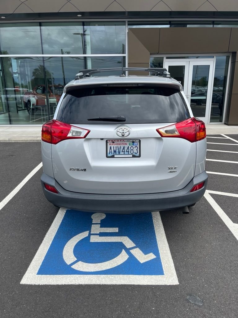 Used 2013 Classic Silver Metallic Toyota XLE image 6