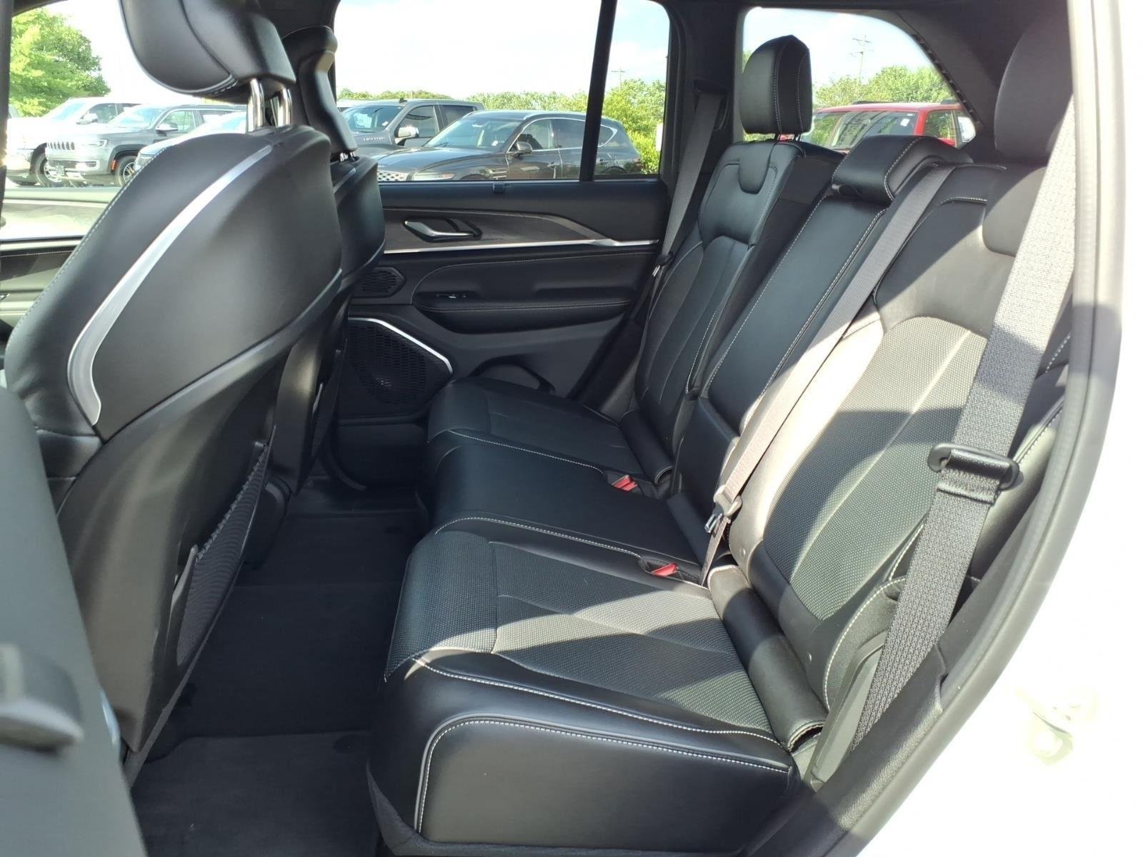Used 2024 WHITE JEEP OVRLND image 21