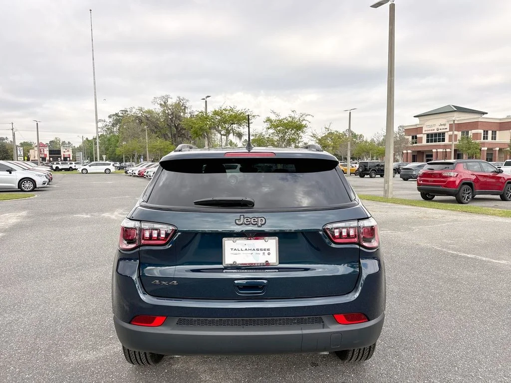 New 2026 Fathom Blue Pearl-Coat Exterior Paint Jeep Latitude image 4