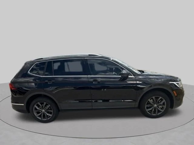 Used 2022  Volkswagen 2.0T SE image 4