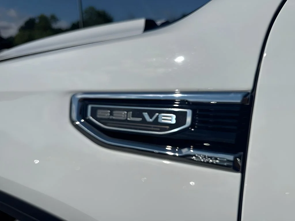 Used 2024 White GMC SLT image 30