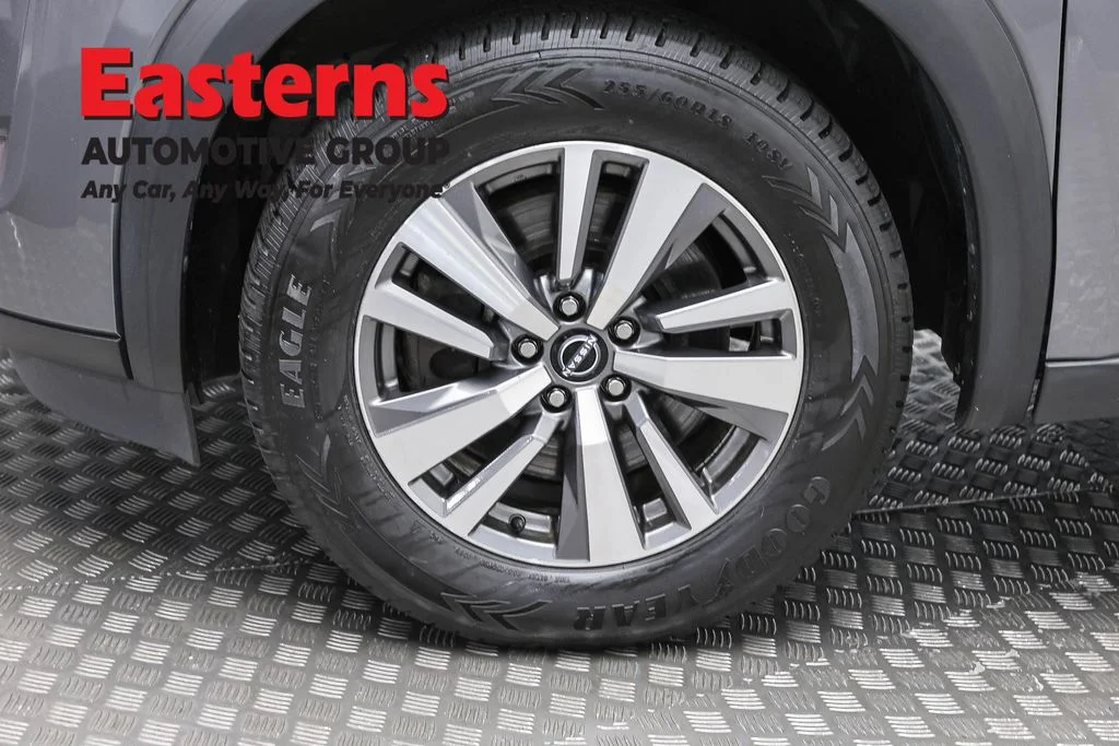 Used 2022 Gray Nissan SL image 33