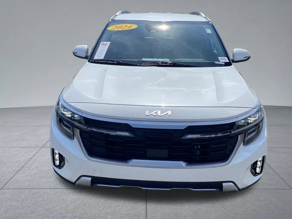 Used 2024 White Kia SX image 19