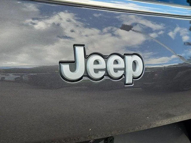 New 2026 Baltic Gray Metallic Clear-Coat Exterior Paint Jeep Laredo X image 8