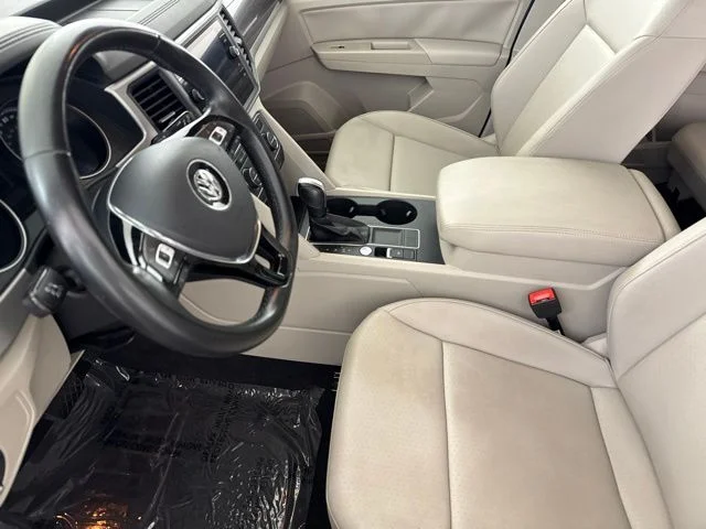 Used 2020 White Volkswagen 2.0T SE w/Technology image 23