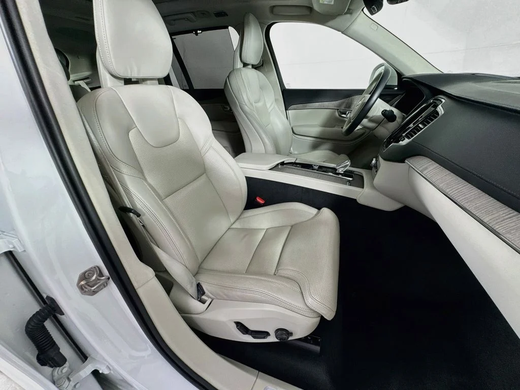 Used 2022 White Volvo T8 Inscription 6 Passenger image 38
