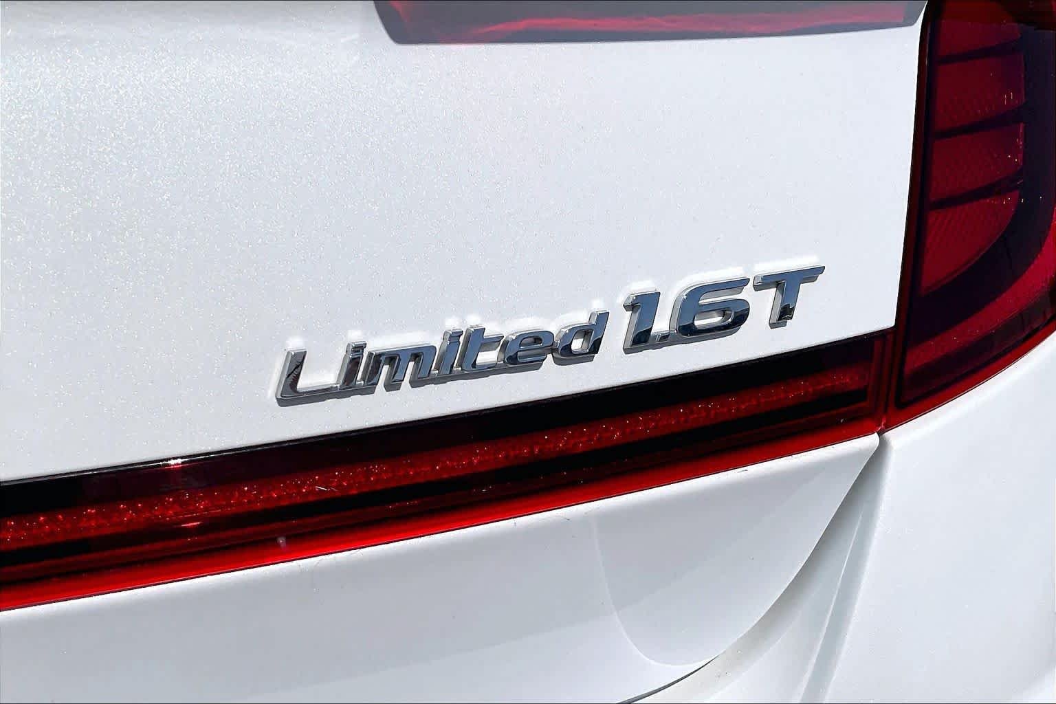 Used 2021 Quartz White Hyundai Limited image 10
