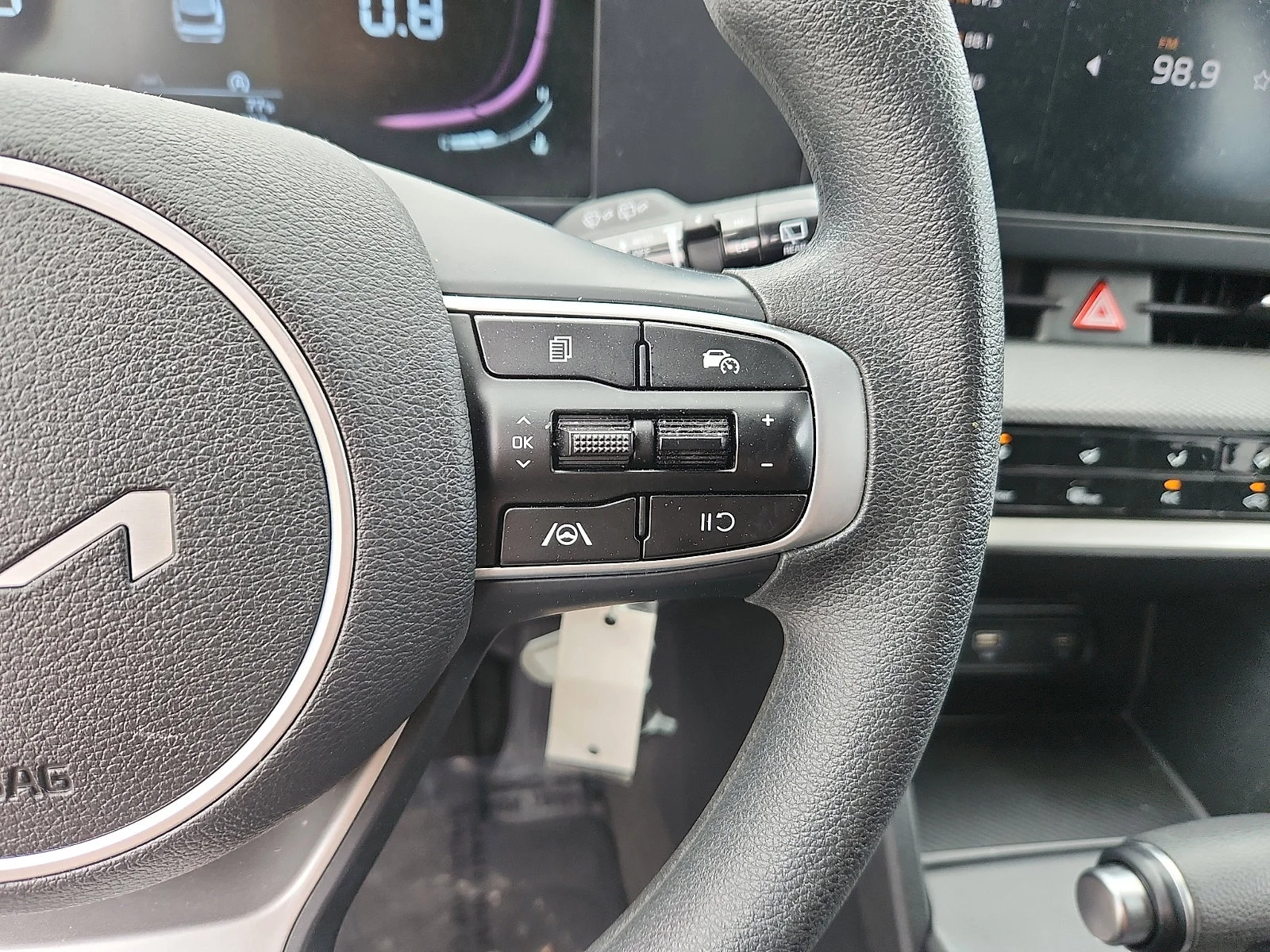 Used 2024 Snow White Pearl Kia LX image 21