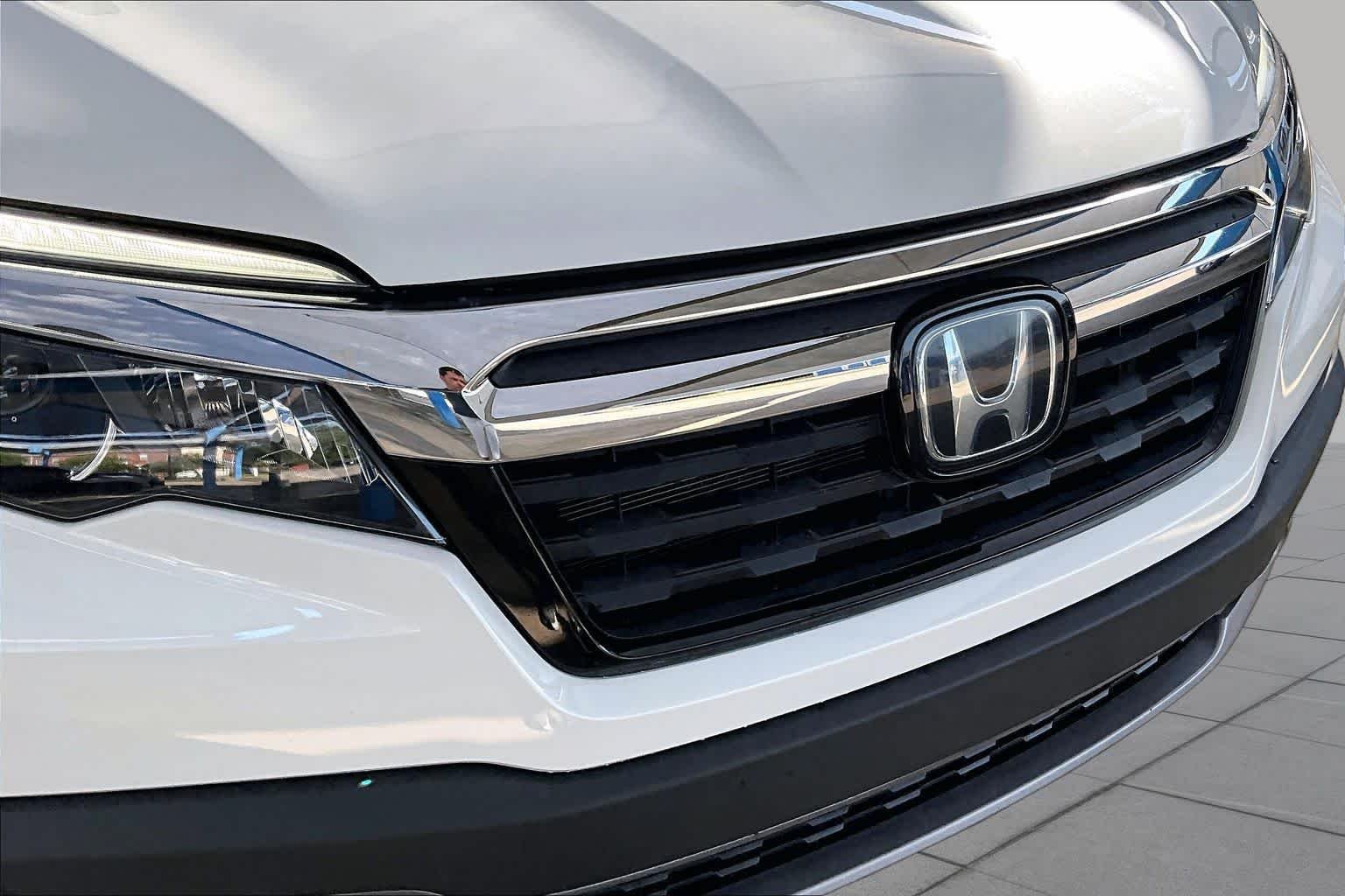Certified Used 2020 Platinum White Pearl Honda RTL-E image 30