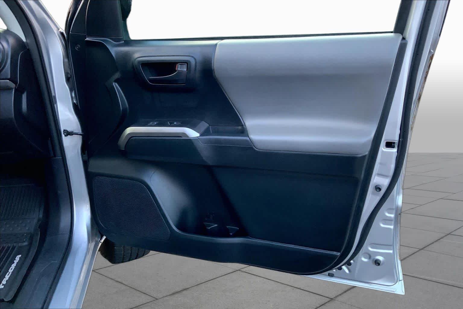Used 2016 Silver Sky Metallic Toyota SR5 image 20