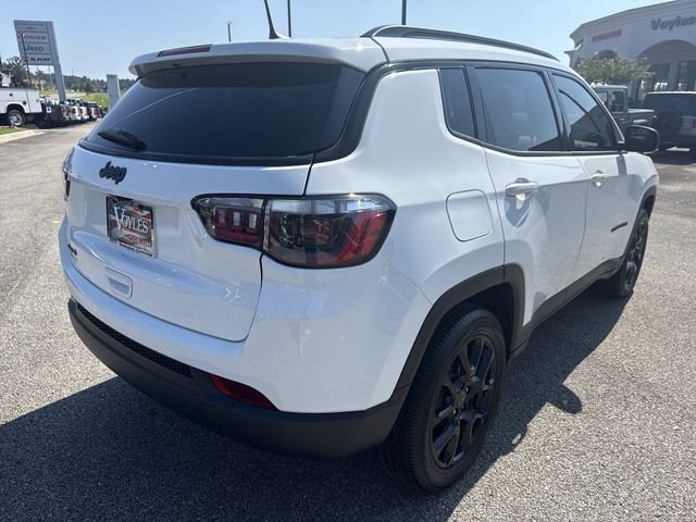 New 2026 White Jeep Latitude image 7