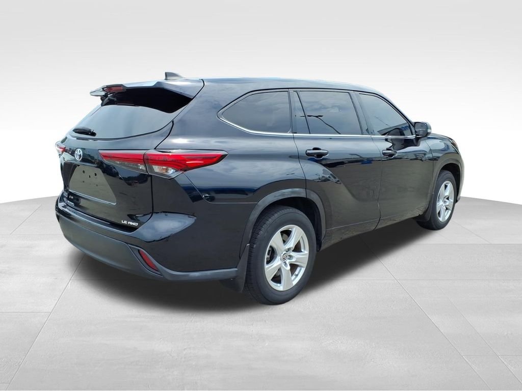 Used 2022 Midnight Black Metallic Toyota LE image 27