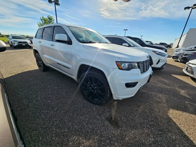 Used 2018 Bright White Clearcoat Jeep Altitude image 4