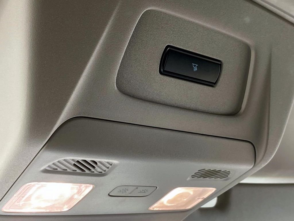 Used 2023 White Ford  image 28