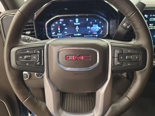 Used 2024 Metallic GMC SLE image 31