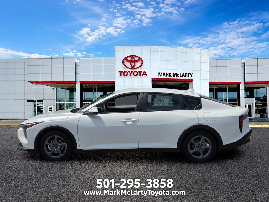 Used 2025 White Kia LXS image 2