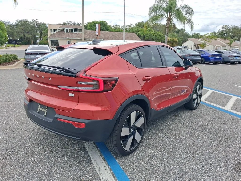 Used 2023 Red Volvo Ultimate image 5