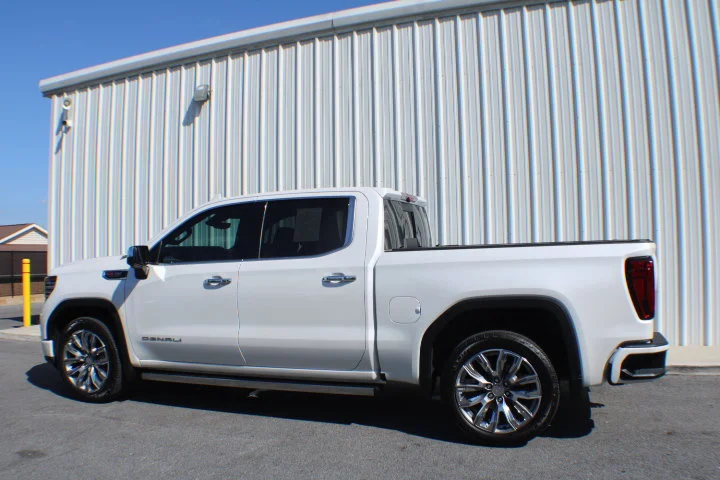 Used 2023 WHITE FROST TRICOAT GMC Denali image 3