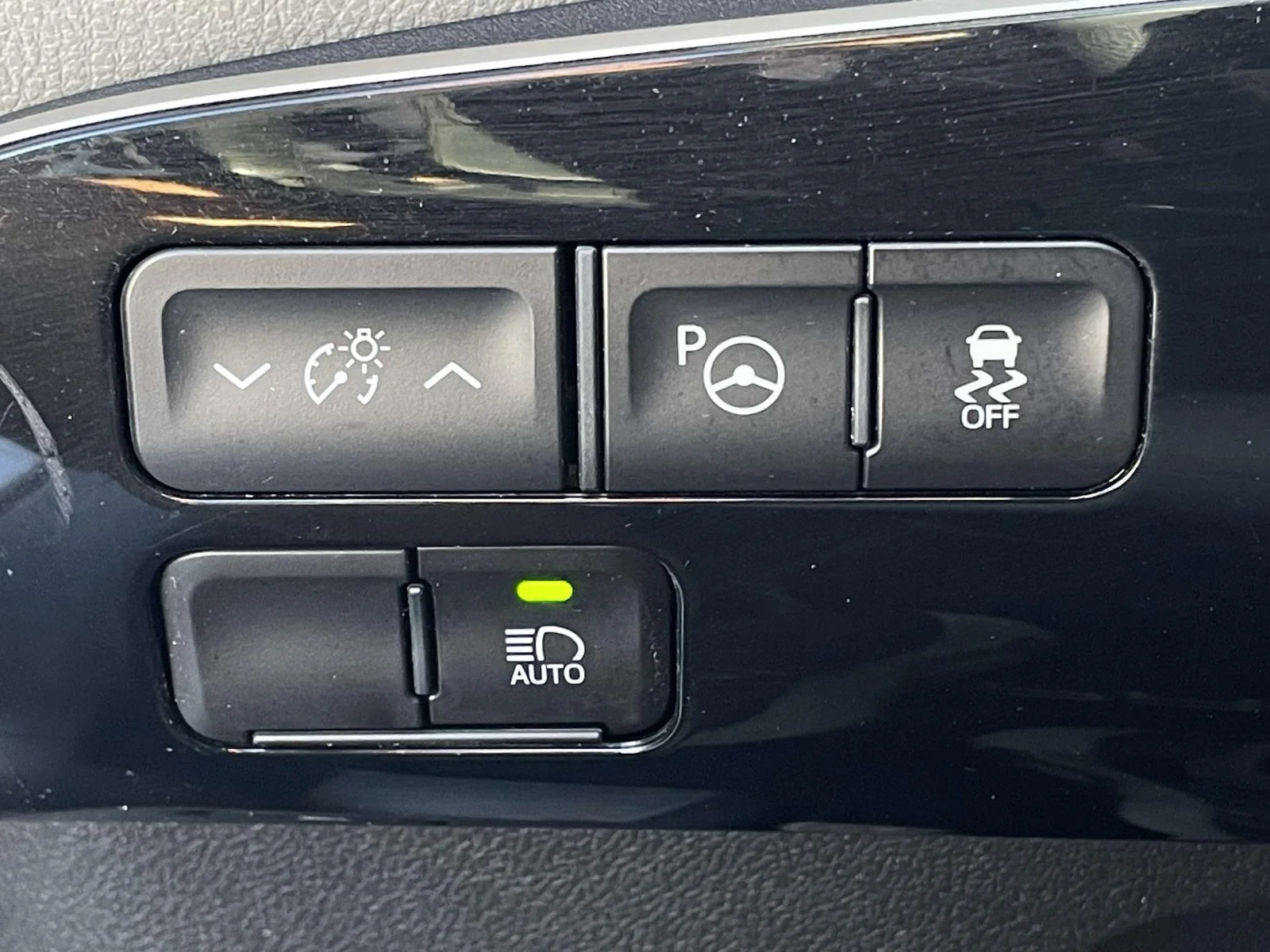 Used 2019 Blizzard Pearl Toyota LE image 9