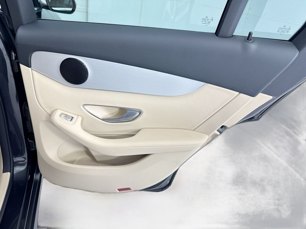 Certified Used 2022  Mercedes-Benz GLC 300 image 25