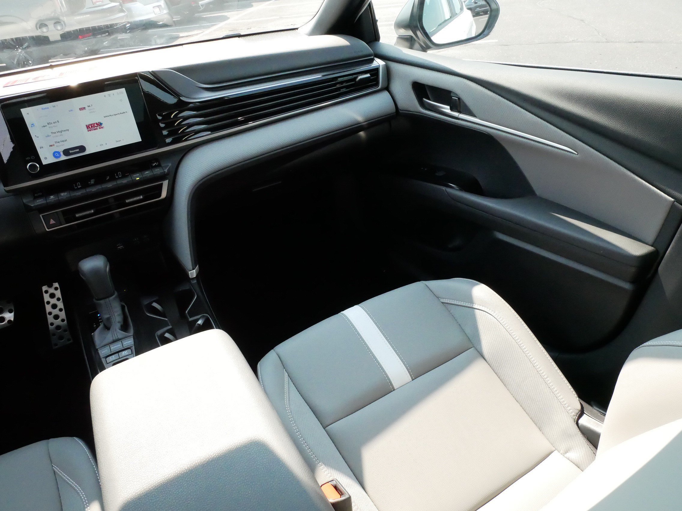 Certified Used 2025 ICE CAP Toyota SE image 11