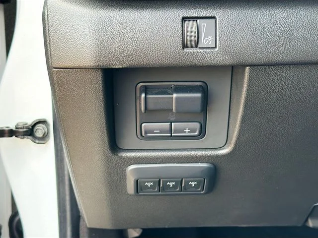 Used 2025 White Chevrolet Trail Boss image 10