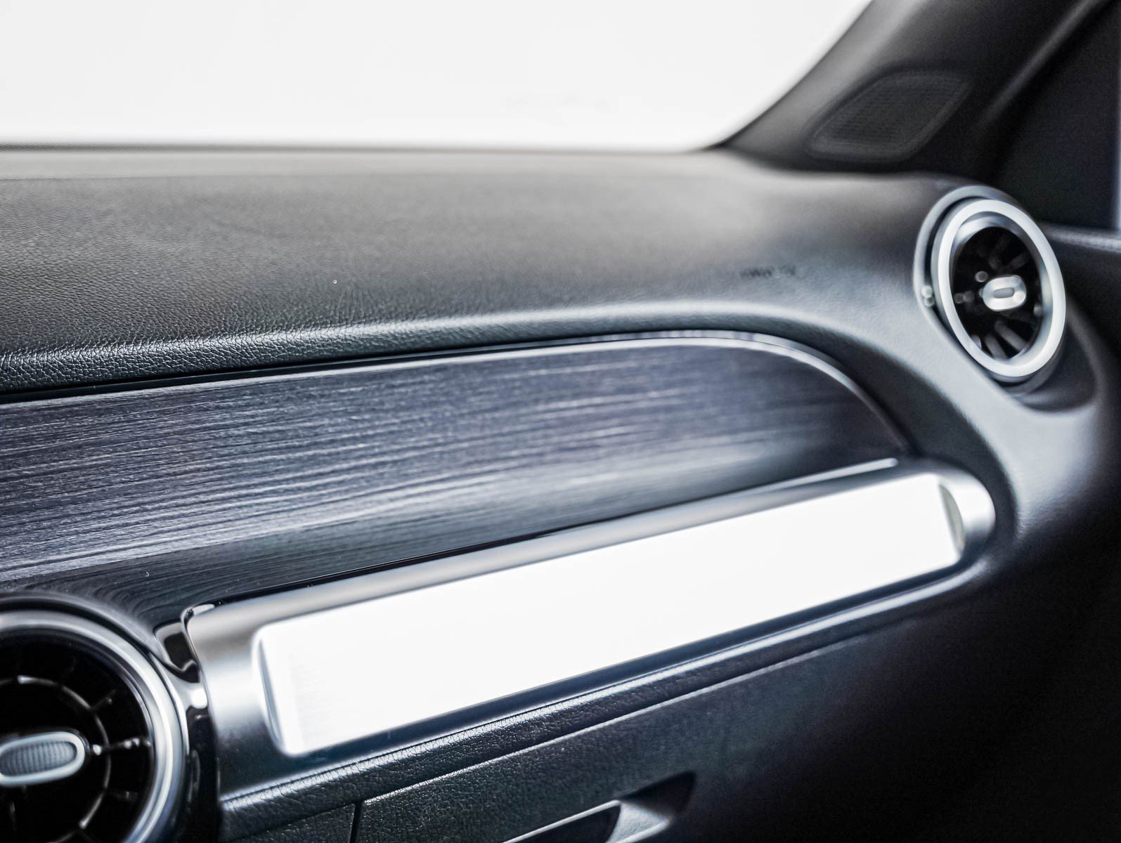 New 2026 Mountain Grey Metallic Mercedes-Benz GLB 250 image 22