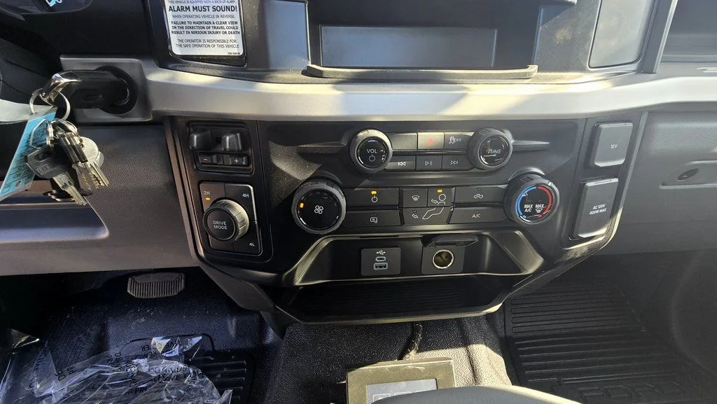 2025 Ford F-600 Super Duty Chassis Cab XL - Photo 22