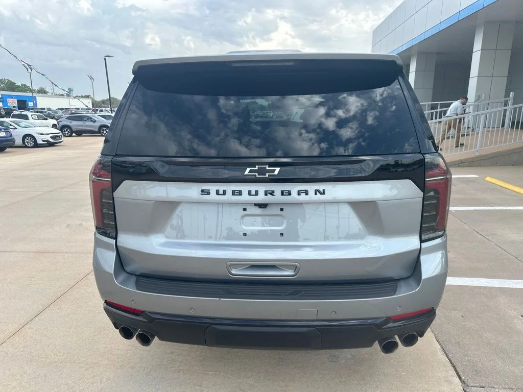 Used 2025 Gray Chevrolet Z71 image 36