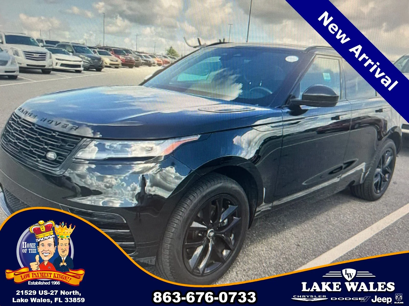 Used 2024 Black Land Rover Dynamic SE image 2