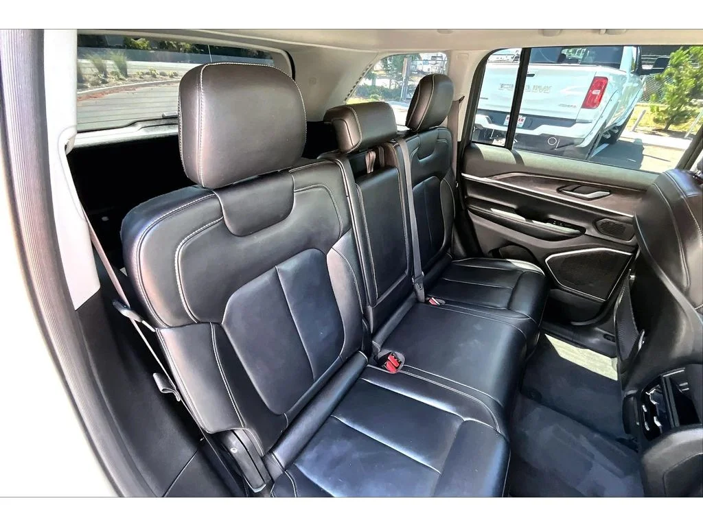 Used 2022 Silver Zynith Jeep Limited image 27