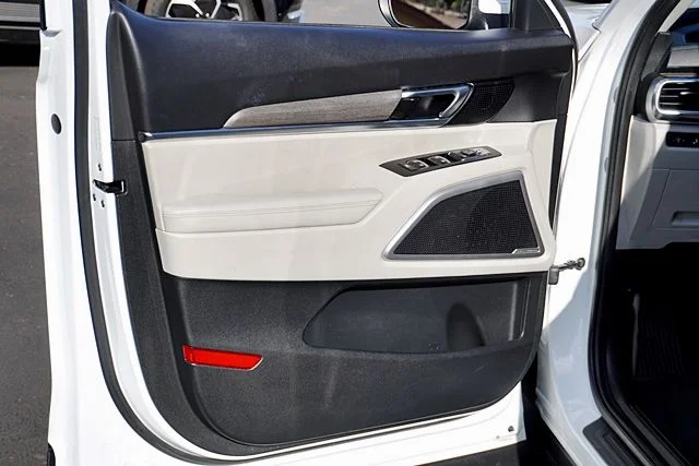 Used 2021 White Kia EX image 23