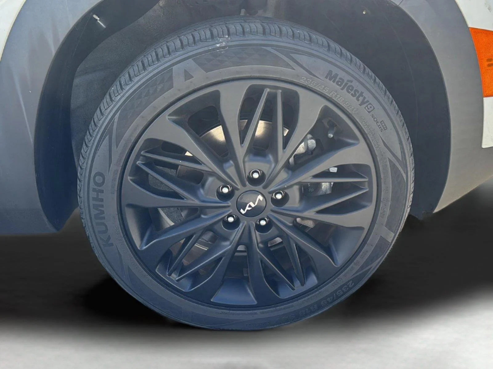 Used 2022 Clear White/Black Roof Kia Nightfall image 38