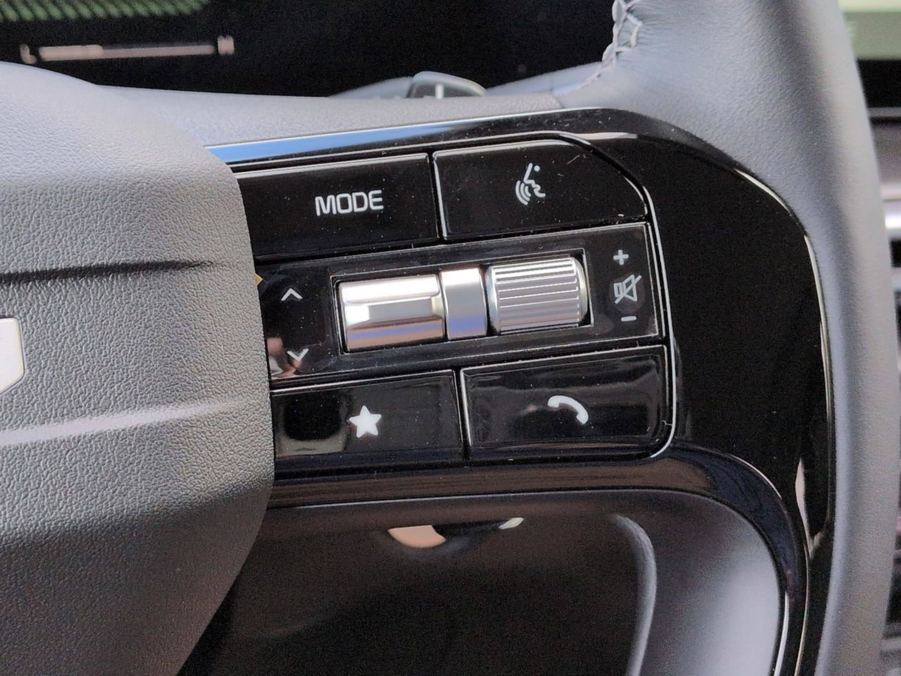 New 2026 Snow White Pearl Kia EX image 28
