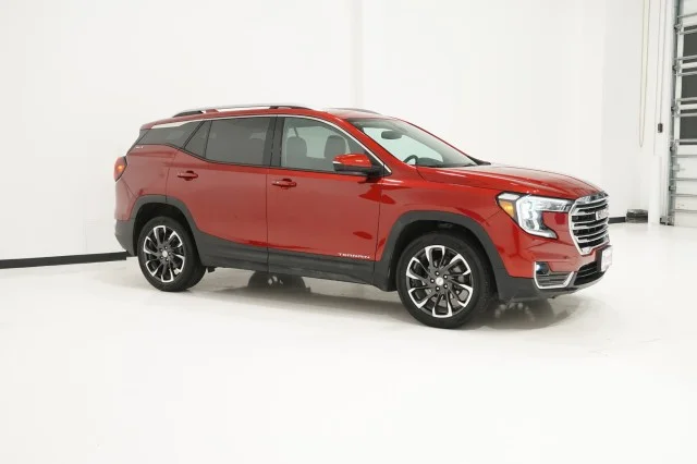 Used 2024  GMC SLT image 2