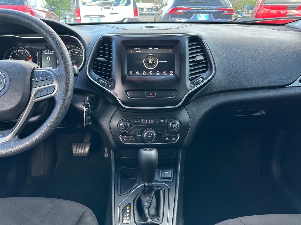 Used 2019 Silver Jeep Latitude image 20