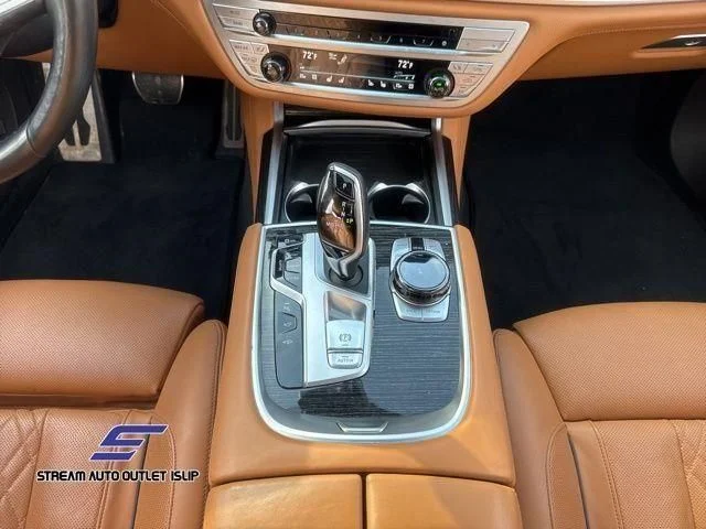 Used 2022 Black BMW 750i xDrive image 29