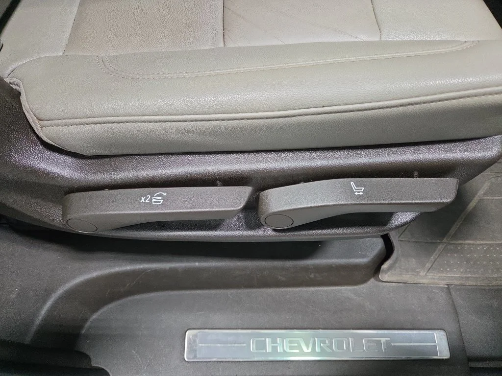 Used 2021 Gray Chevrolet Z71 image 17