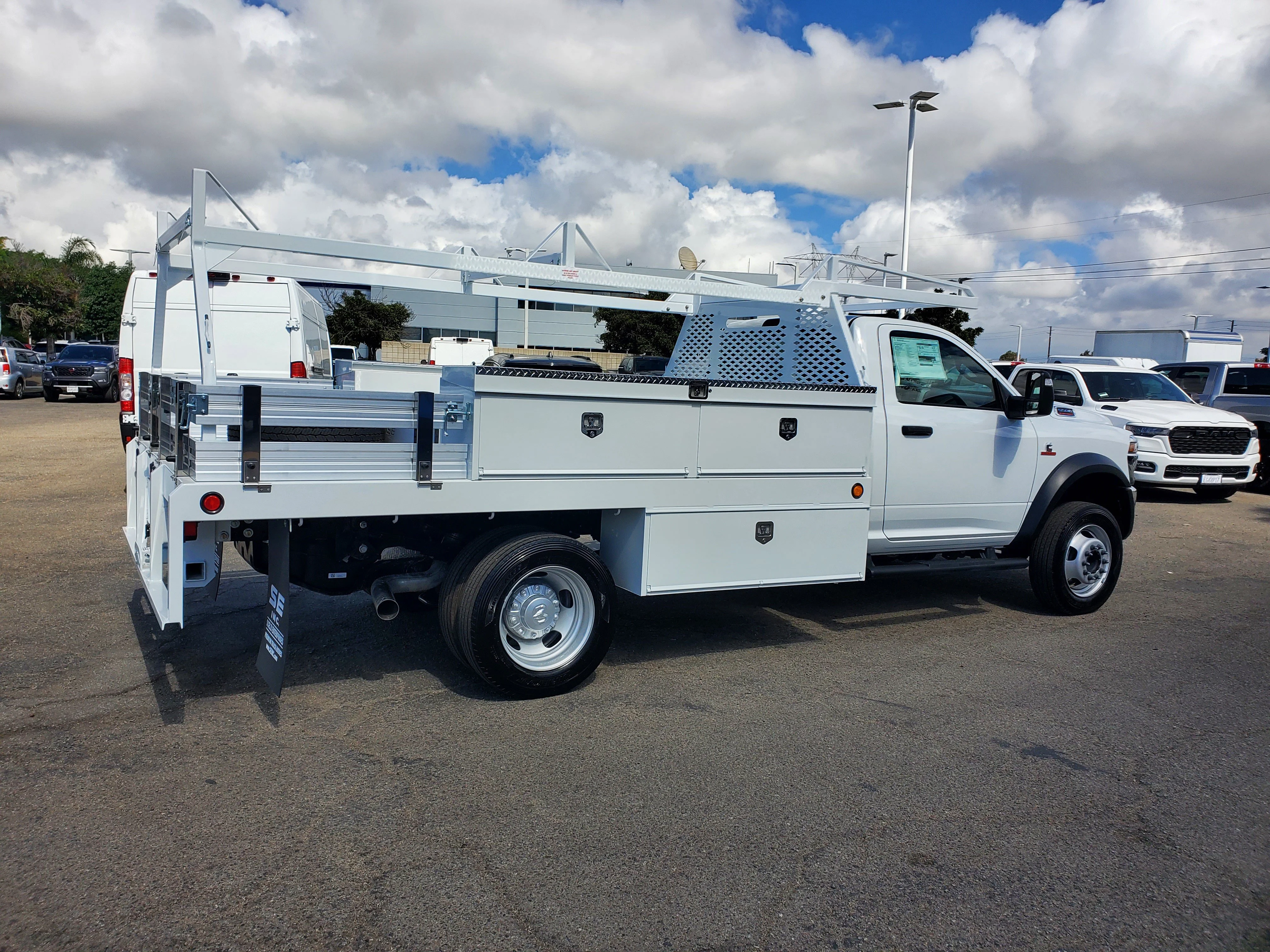 New 2026 Bright White Clear-Coat Exterior Paint RAM Tradesman image 3