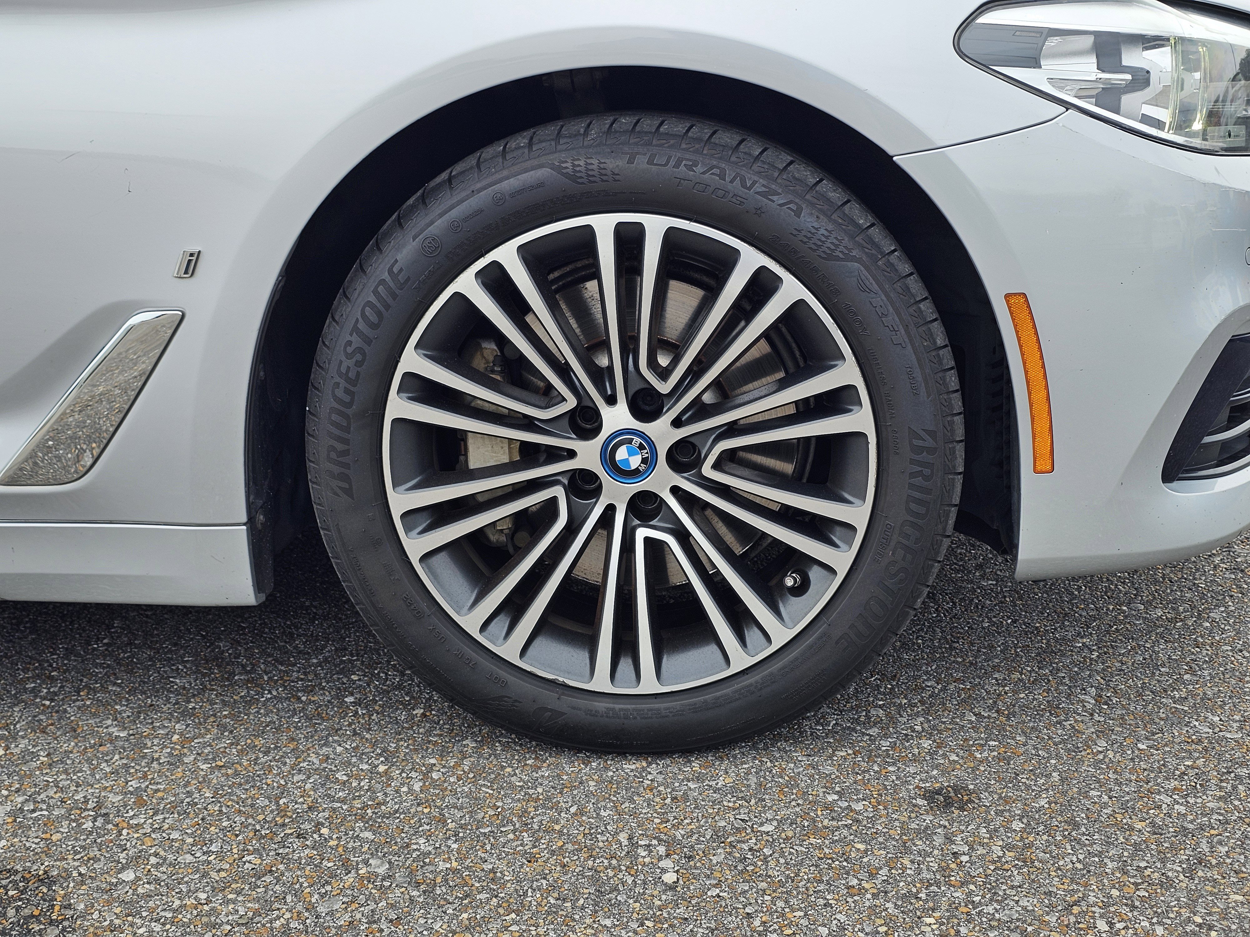 2019 BMW 5 Series 530e - Photo 6