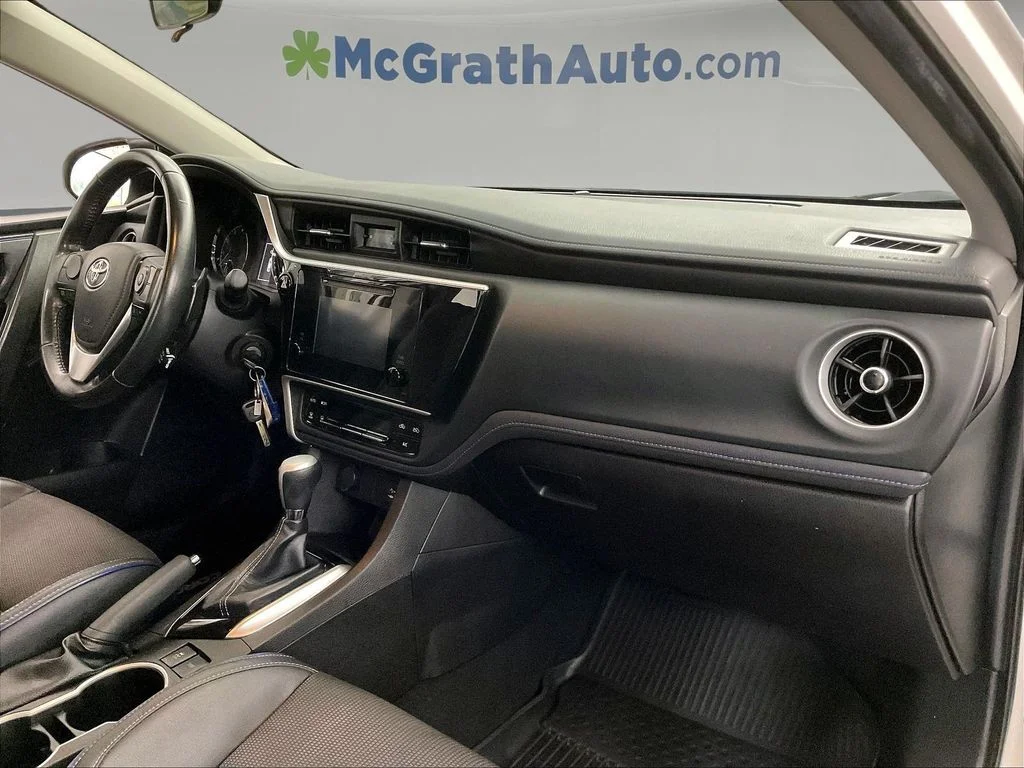 Used 2019 White Toyota SE image 21